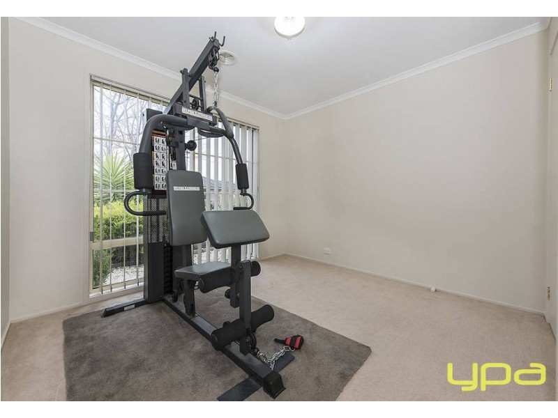 64 Clarendon Wynd, Caroline Springs VIC 3023