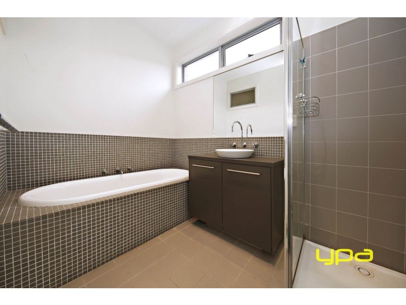 13 Tumbalong Street, Caroline Springs VIC 3023