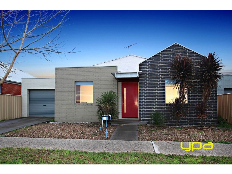 13 Tumbalong Street, Caroline Springs VIC 3023