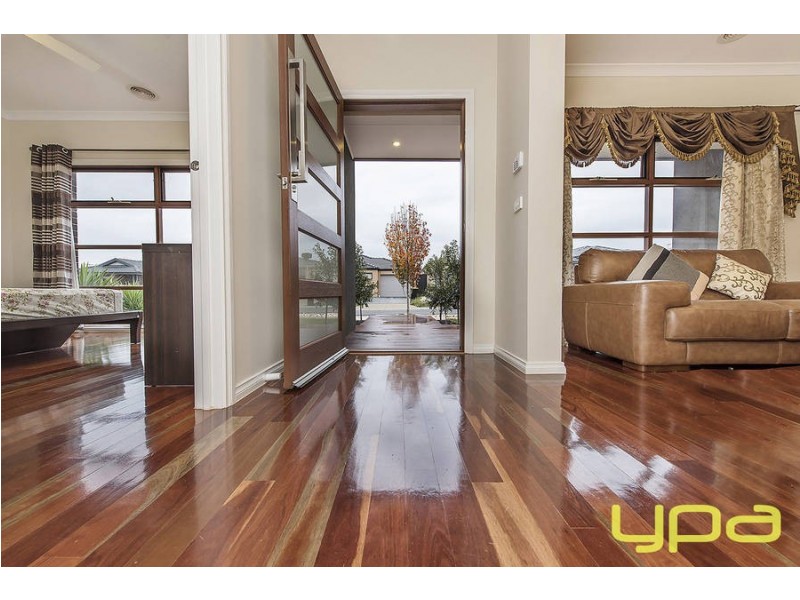 8 Phoenix Grove, Plumpton VIC 3335