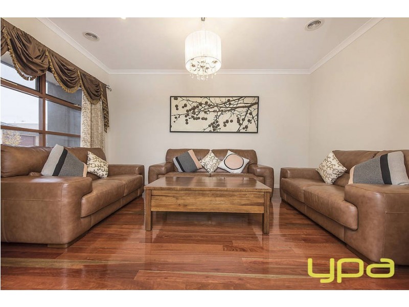 8 Phoenix Grove, Plumpton VIC 3335