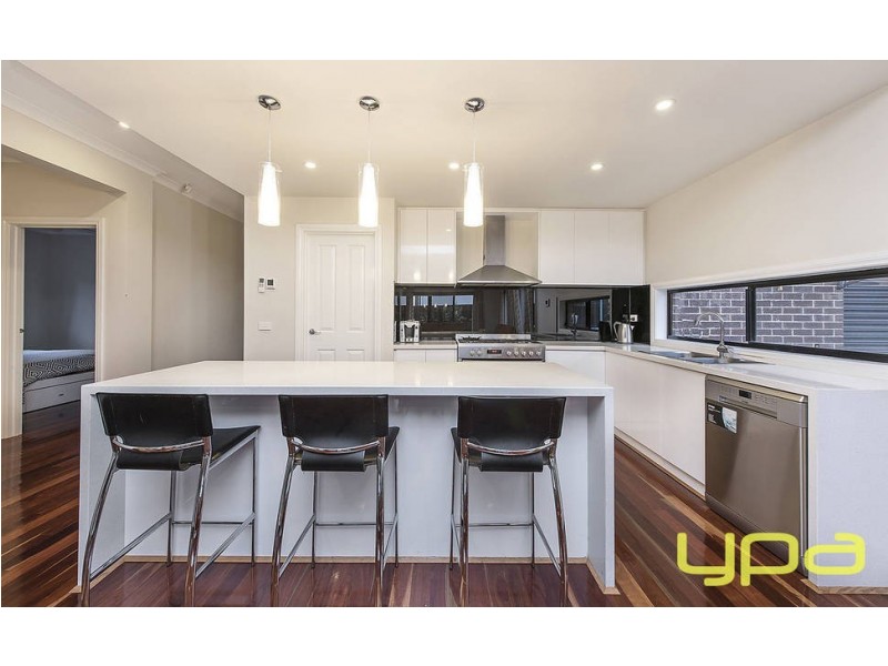 8 Phoenix Grove, Plumpton VIC 3335