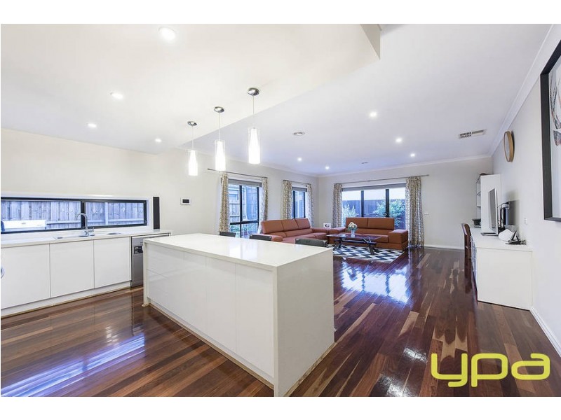 8 Phoenix Grove, Plumpton VIC 3335