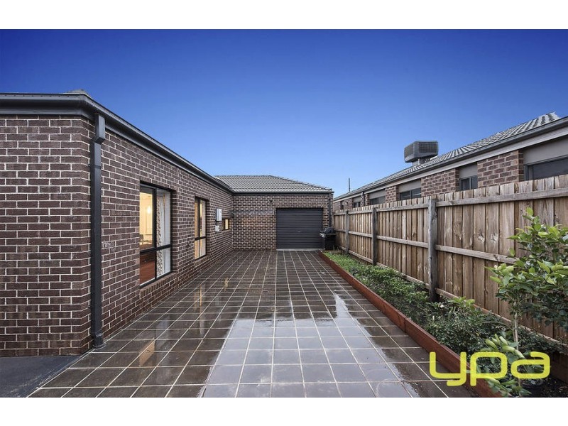 8 Phoenix Grove, Plumpton VIC 3335