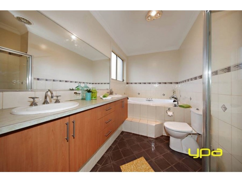 243 Westwood Drive, Burnside VIC 3023