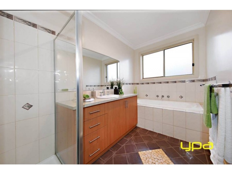 243 Westwood Drive, Burnside VIC 3023