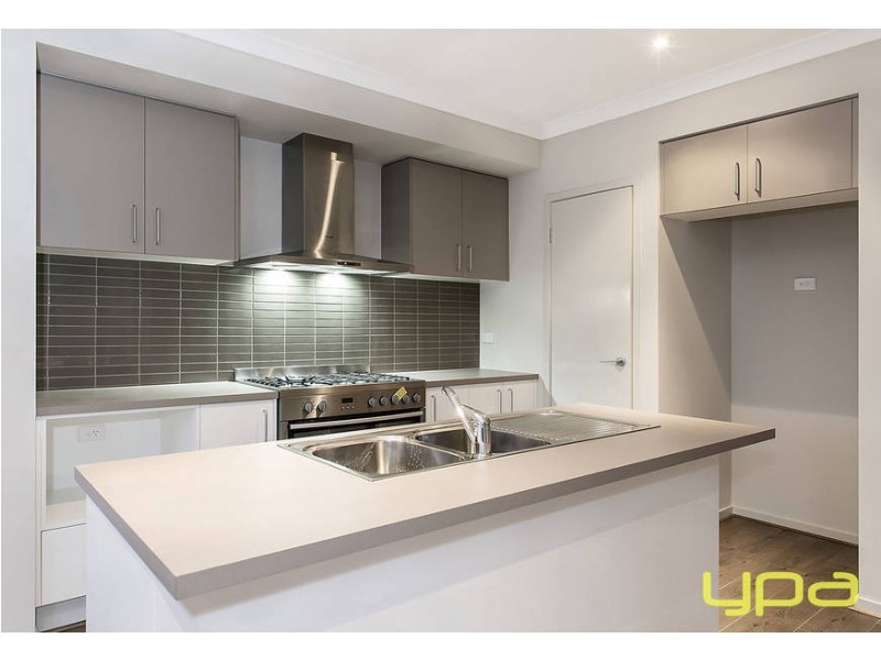 13 Forrester Grove, Plumpton VIC 3335