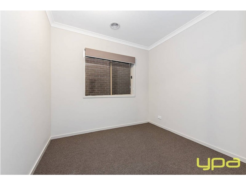 13 Forrester Grove, Plumpton VIC 3335