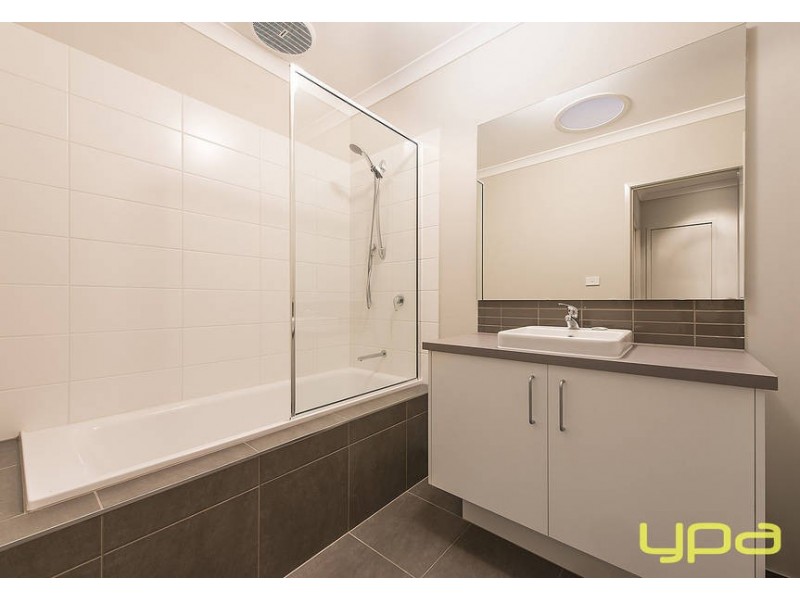 13 Forrester Grove, Plumpton VIC 3335