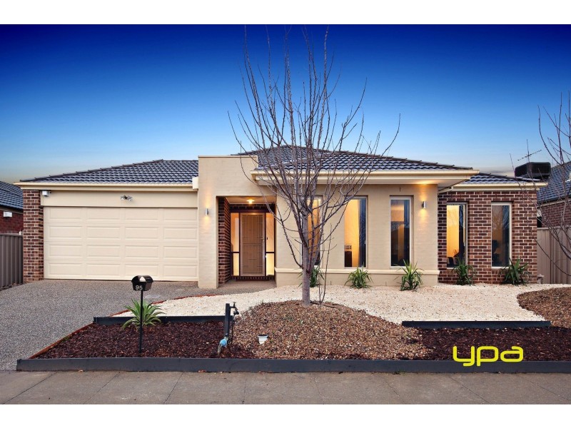 95 Oakview Parade, Caroline Springs VIC 3023