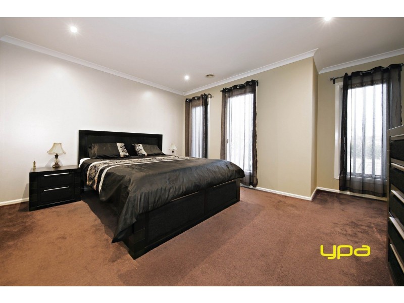 95 Oakview Parade, Caroline Springs VIC 3023