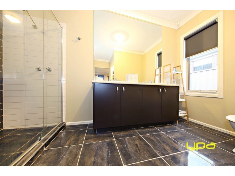 95 Oakview Parade, Caroline Springs VIC 3023