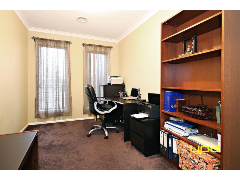 95 Oakview Parade, Caroline Springs VIC 3023