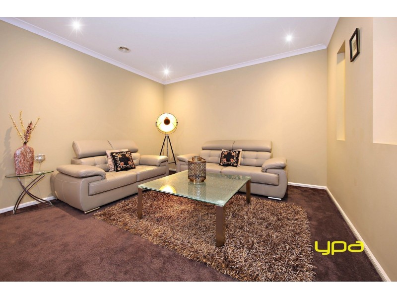 95 Oakview Parade, Caroline Springs VIC 3023