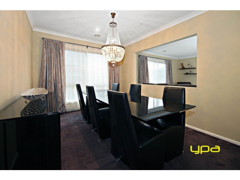 95 Oakview Parade, Caroline Springs VIC 3023