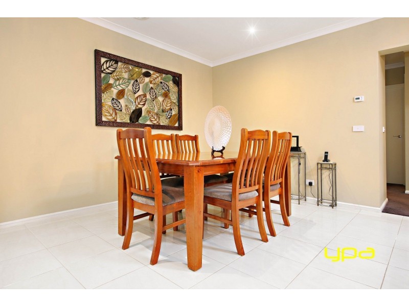 95 Oakview Parade, Caroline Springs VIC 3023