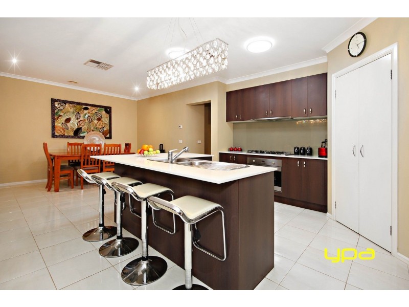 95 Oakview Parade, Caroline Springs VIC 3023