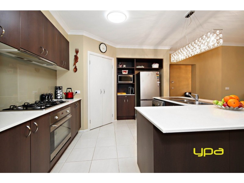 95 Oakview Parade, Caroline Springs VIC 3023