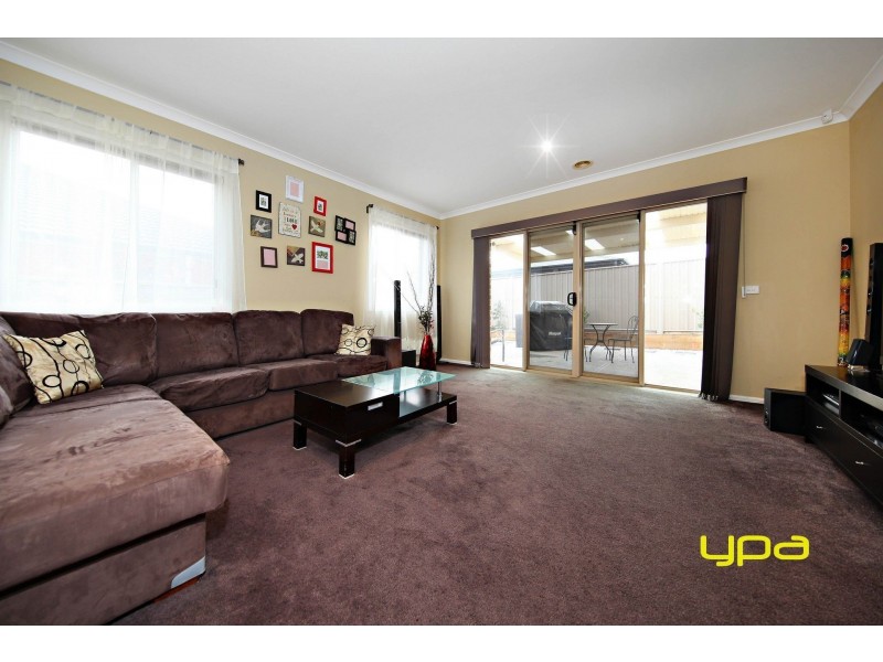 95 Oakview Parade, Caroline Springs VIC 3023