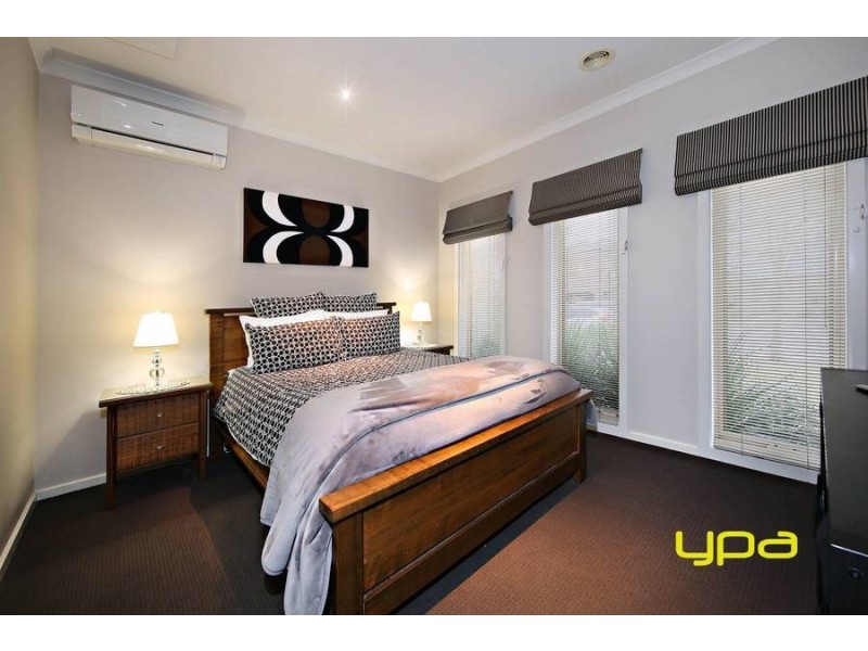 8 Liriope Green, Caroline Springs VIC 3023