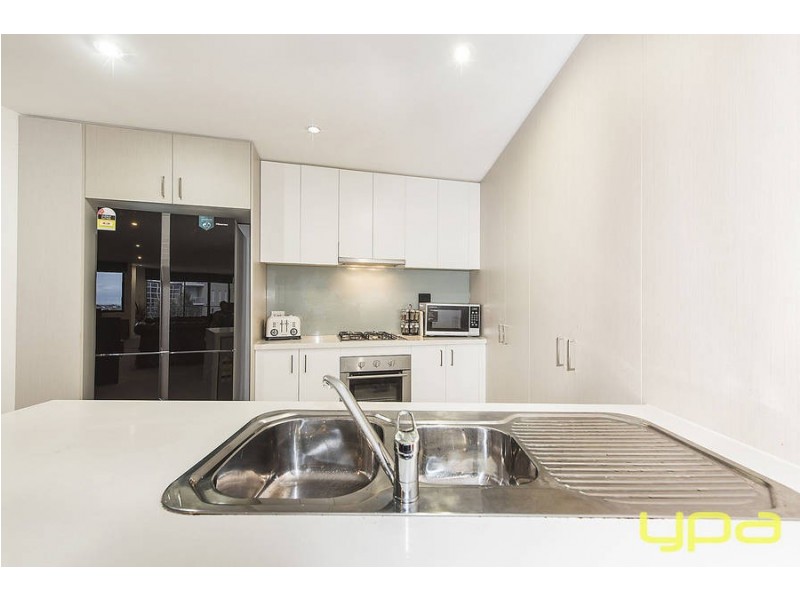 14/1 Woodward Way, Caroline Springs VIC 3023