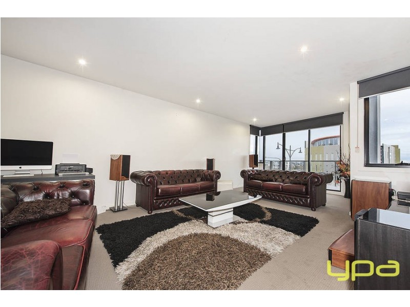 14/1 Woodward Way, Caroline Springs VIC 3023