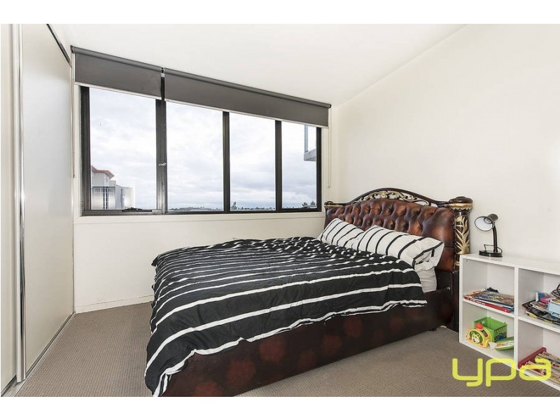 14/1 Woodward Way, Caroline Springs VIC 3023
