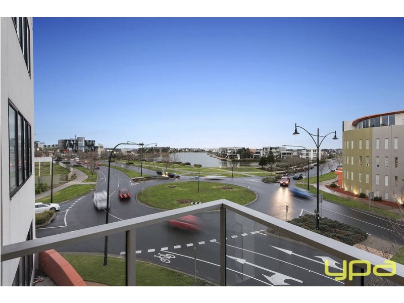 14/1 Woodward Way, Caroline Springs VIC 3023