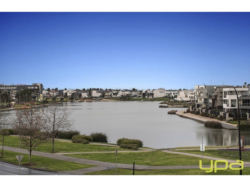 14/1 Woodward Way, Caroline Springs VIC 3023