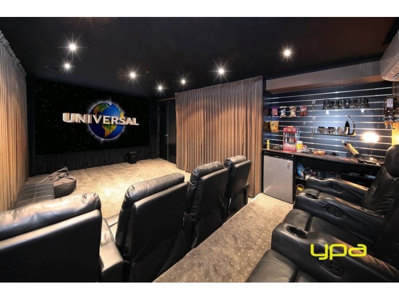 8 Keynes Circuit, Plumpton VIC 3335