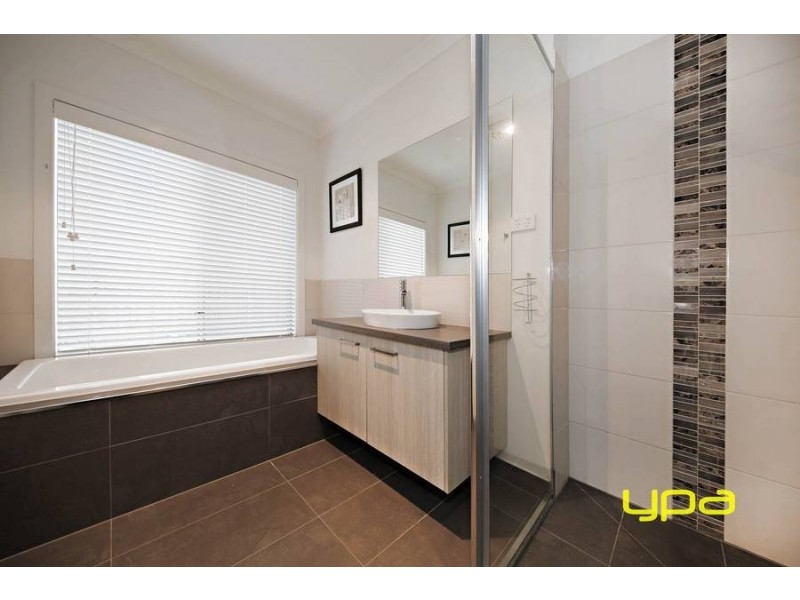 8 Keynes Circuit, Plumpton VIC 3335