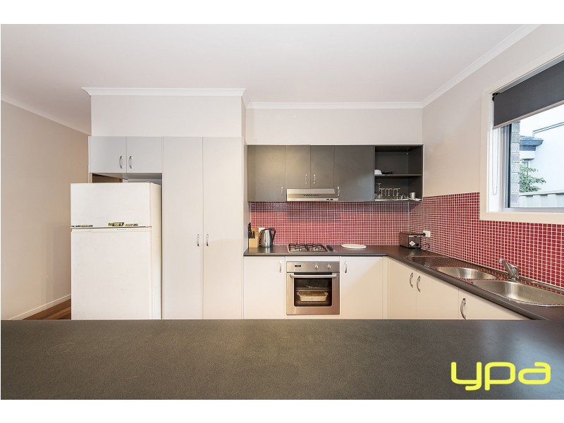 33 The Avenue, Caroline Springs VIC 3023