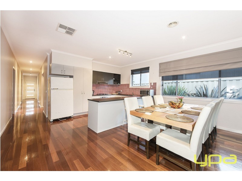 33 The Avenue, Caroline Springs VIC 3023