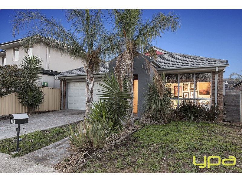 33 The Avenue, Caroline Springs VIC 3023