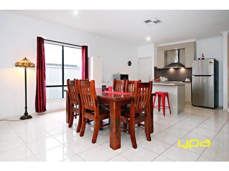 7 Mclaren Chase, Caroline Springs VIC 3023