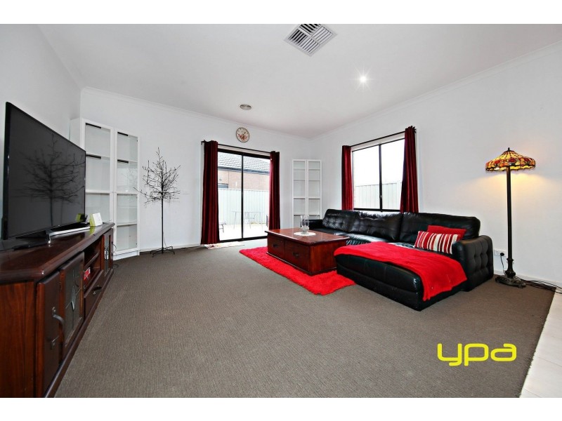 7 Mclaren Chase, Caroline Springs VIC 3023