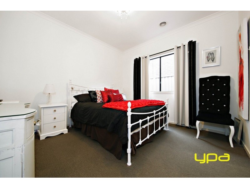 7 Mclaren Chase, Caroline Springs VIC 3023