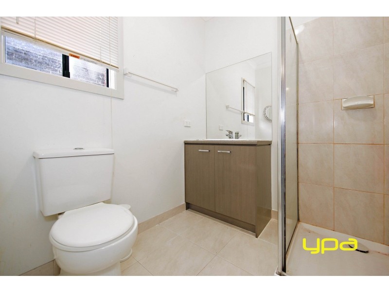 7 Mclaren Chase, Caroline Springs VIC 3023