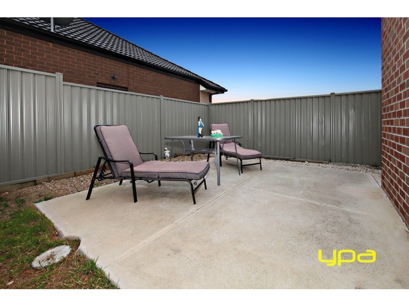 7 Mclaren Chase, Caroline Springs VIC 3023