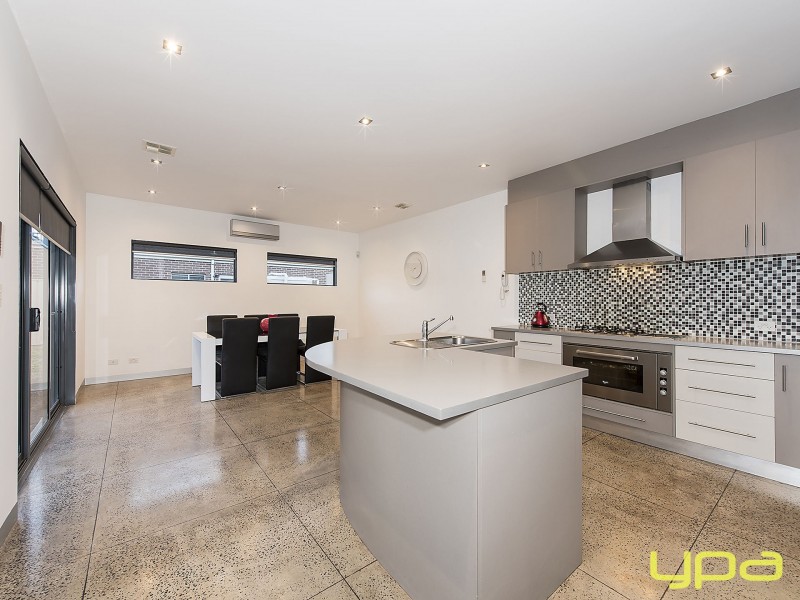 20 Kings Domain, Caroline Springs VIC 3023