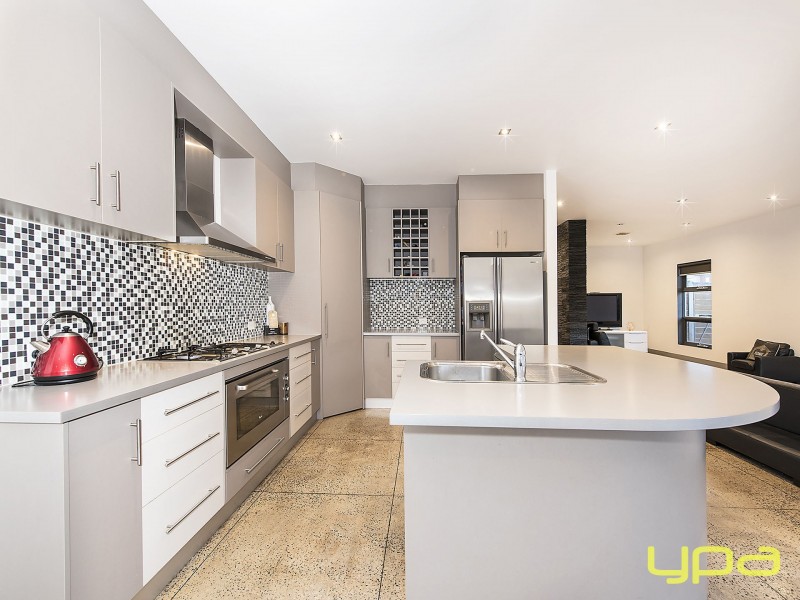 20 Kings Domain, Caroline Springs VIC 3023