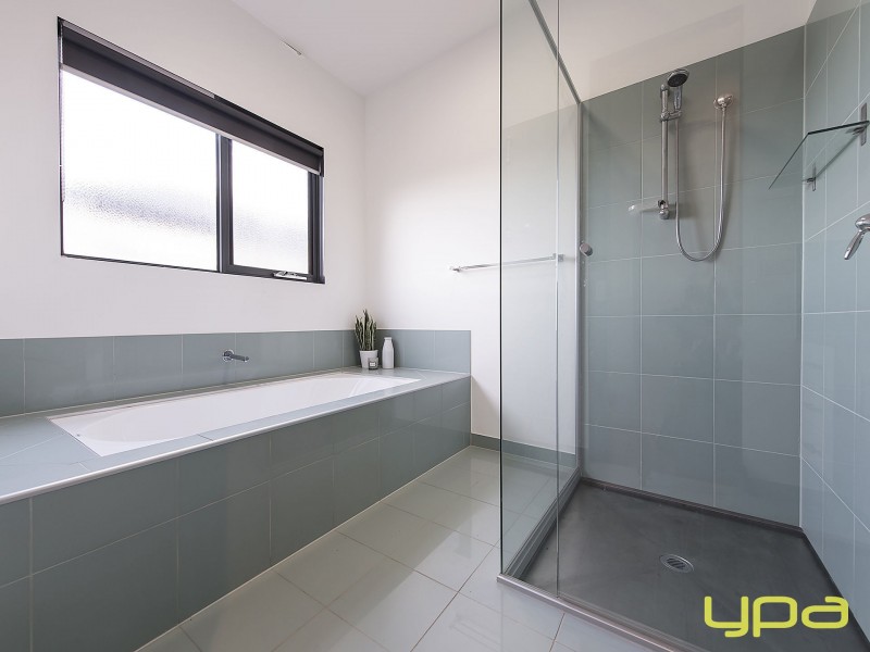 20 Kings Domain, Caroline Springs VIC 3023