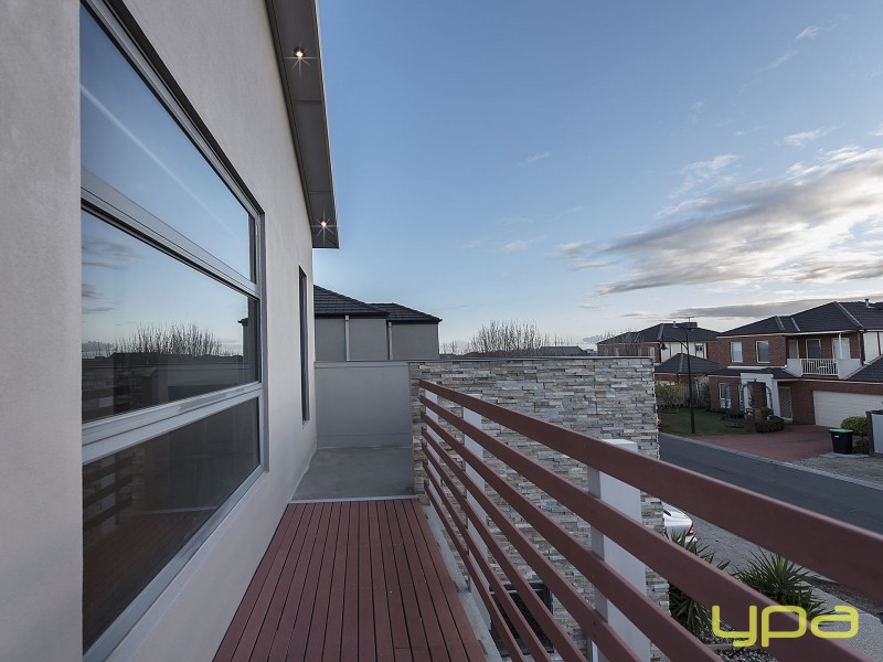 20 Kings Domain, Caroline Springs VIC 3023