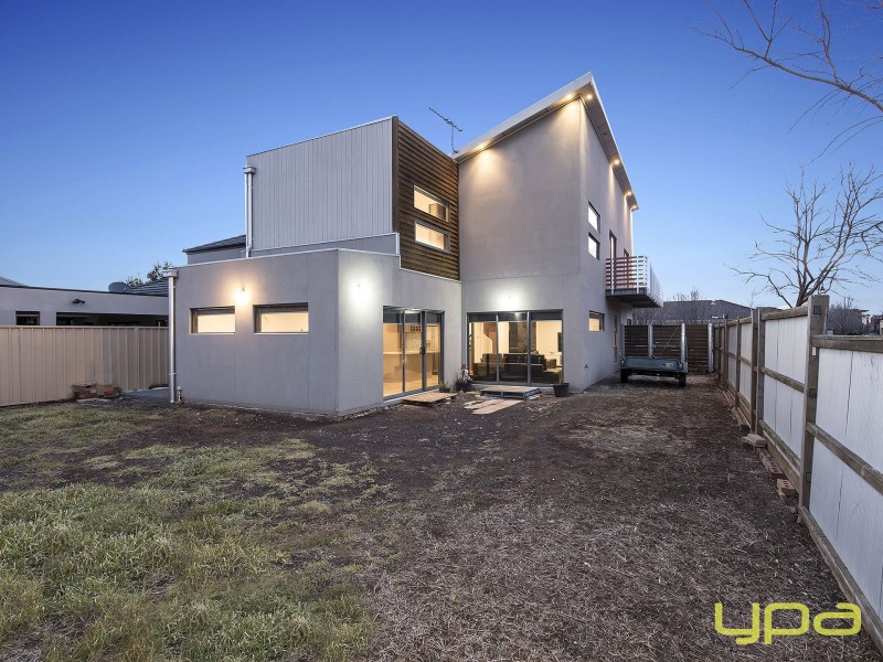 20 Kings Domain, Caroline Springs VIC 3023