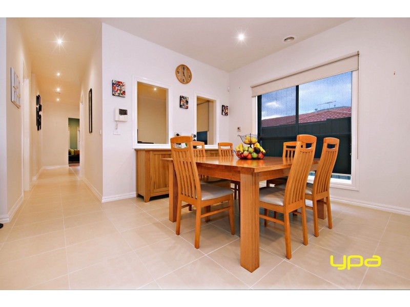 24 Olsen Retreat, Caroline Springs VIC 3023