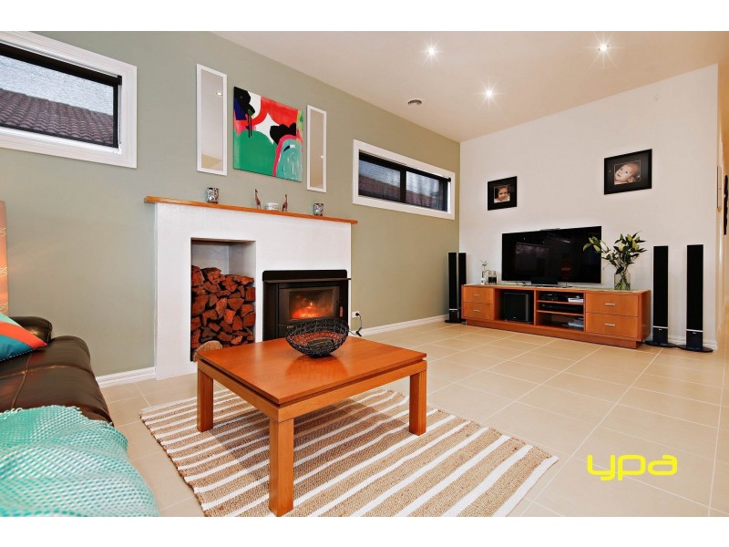 24 Olsen Retreat, Caroline Springs VIC 3023