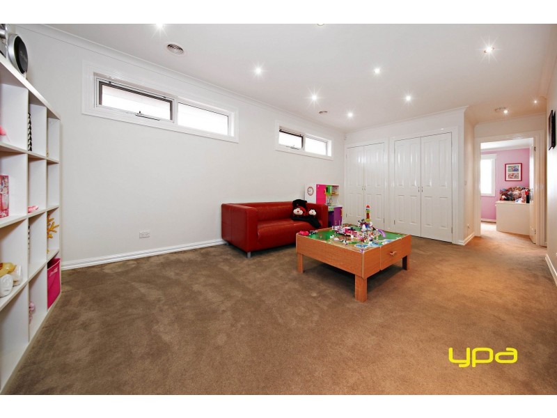 24 Olsen Retreat, Caroline Springs VIC 3023