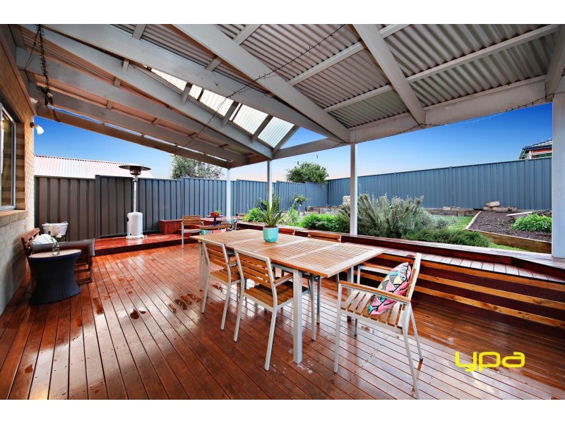 24 Olsen Retreat, Caroline Springs VIC 3023