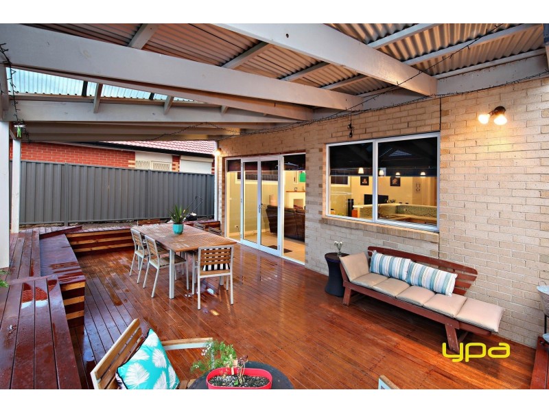 24 Olsen Retreat, Caroline Springs VIC 3023