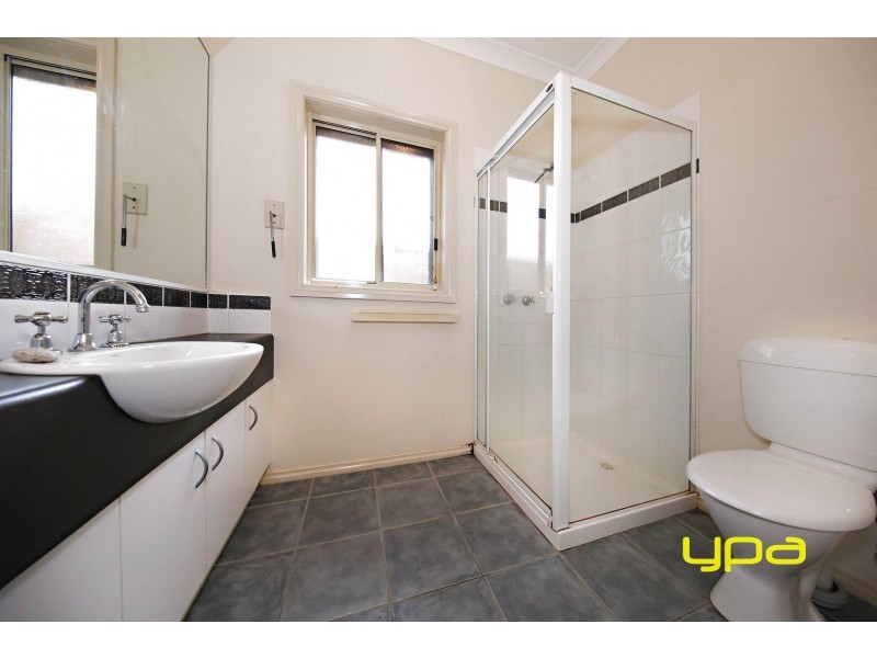 1 St Johns Walk, Caroline Springs VIC 3023